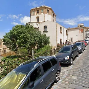 Gi-rosa Caltagirone